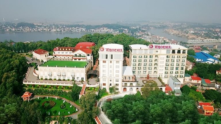Phoenix Resort Bắc Ninh đi vào hoạt động năm 2017, khuôn viên được bao trọn bởi cây xanh. 
