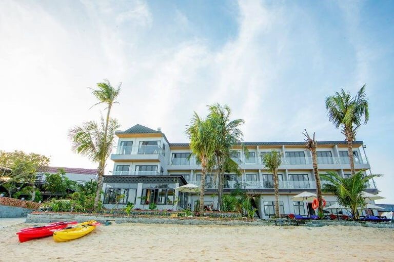Palm Beach Hotel Phú Yên nằm sát biển, mang lại 1 tầm nhìn ngắm đại dương siêu đẹp.