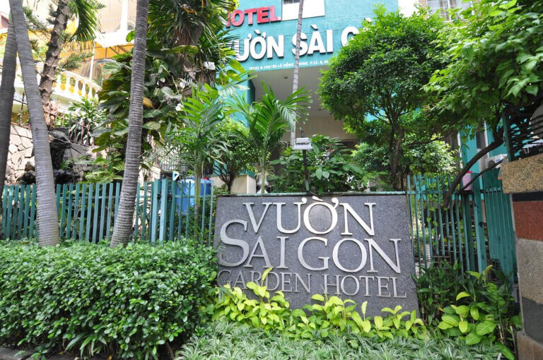HANZ Vuon Saigon Hotel & Spa mang tới không gian nghỉ dưỡng trong lành nhiều cây xanh.