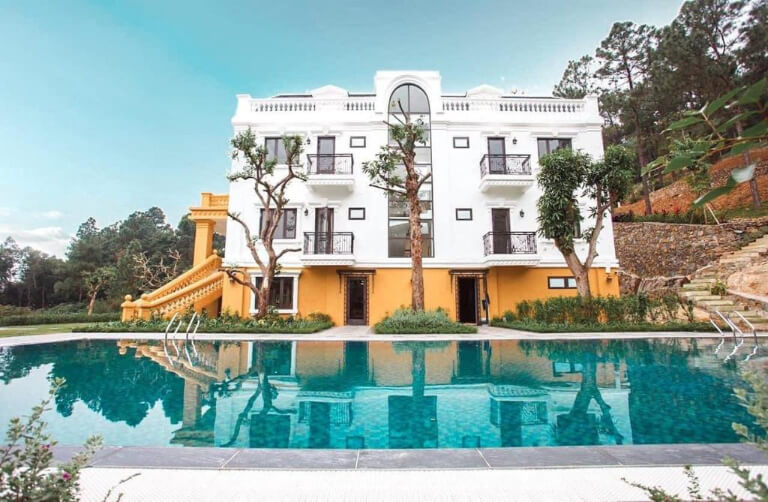 Các căn villa được thiết kế hiện đại có bể bơi riêng siêu tiện lợi.
