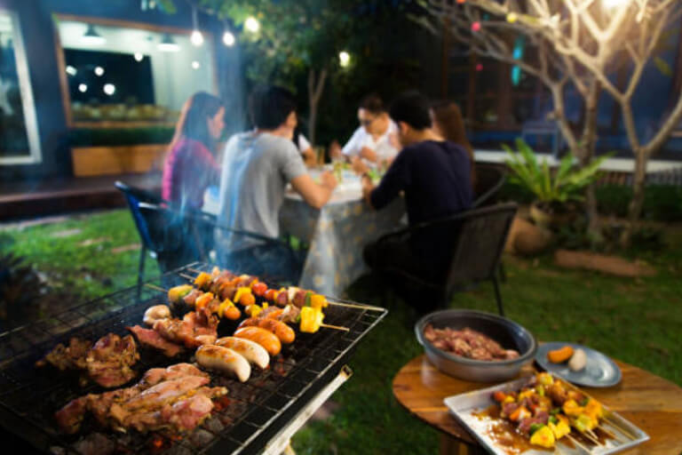 Dịch vụ nướng BBQ tiện lợi được nhiều du khách yêu thích và lựa chọn.