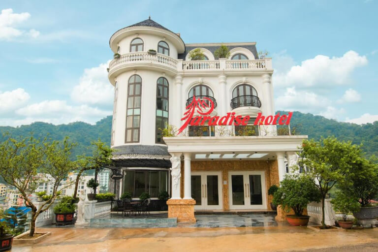 Khách sạn Paradise Hotel được thiết kế theo kiến trúc lâu đài Tây Âu.