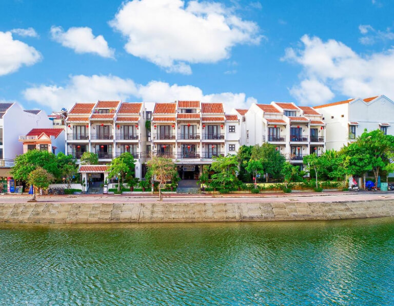 Laluna Hội An Riverside Hotel & Spa B nằm ngay cạnh dòng sông Hoài xinh đẹp.