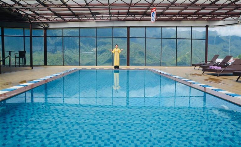 Bể bơi nước nóng là tiện ích giải trí không thể bỏ lỡ khi khách hàng tới lưu trú tại khách sạn Amazing Hotel Sapa. 