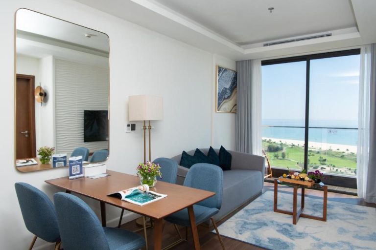 Phòng Grand Suite Ocean View là hạng phòng cao cấp và thiết kế đẹp nhất của khách sạn (nguồn: Booking.com).