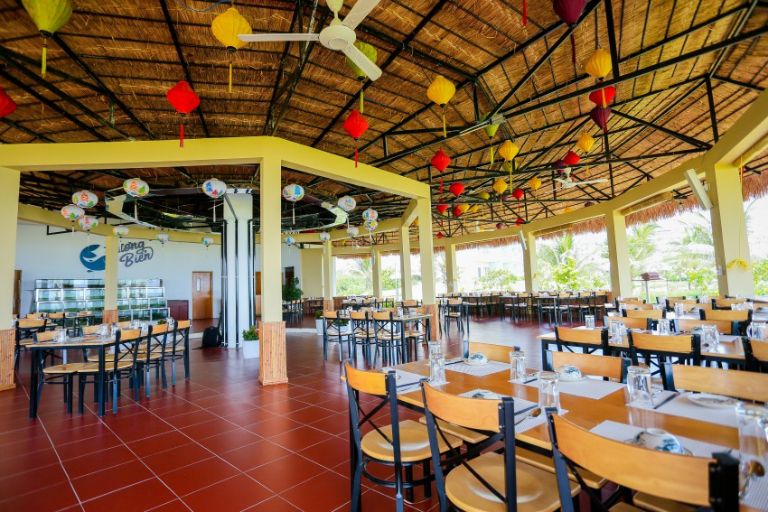 Nhà hàng Hương Biển là địa điểm lý tưởng để thưởng thức các món hải sản của Quy Nhơn. (nguồn: Booking.com). 