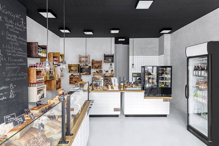 Tiệm bánh Pháp mang đến một không gian nhẹ nhàng, lãng mạn với menu hơn 20 món bánh nổi tiếng Pháp. 