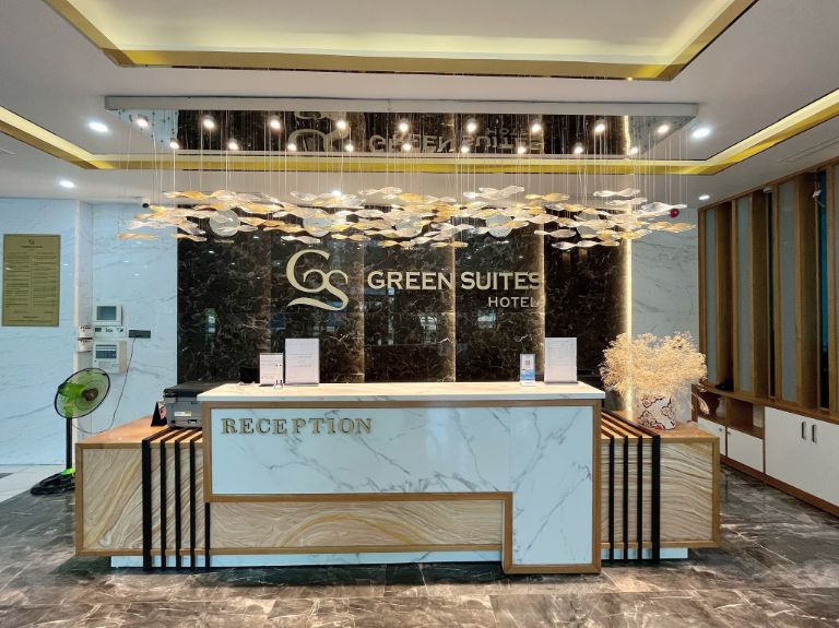Green Suites Hotel với không gian được lấy cảm hứng từ Hà Nội xưa với tone vàng chủ đạo kết hợp hệ thống cây xanh. 