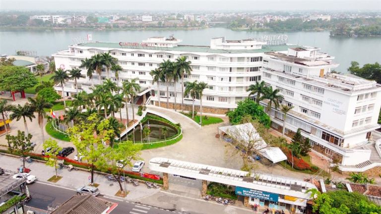 Khách sạn 4 sao ở Huế - Century Riverside Hue tọa lạc ở nơi có vị trí đẹp và tầm nhìn đắt giá nhất nội đô Huế.
