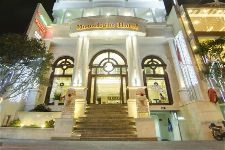 Khách sạn Moonlight Hotel Hue là khách sạn 4 sao ở Huế có vị trí gần trung tâm có thời gian hoạt động khá là lâu đời. 