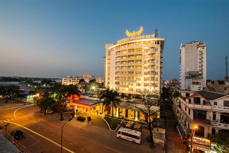 Khách sạn Mường Thanh Holiday là một trong những khách sạn 4 sao ở Huế có thiết kế đẹp, dịch vụ tốt nhất.