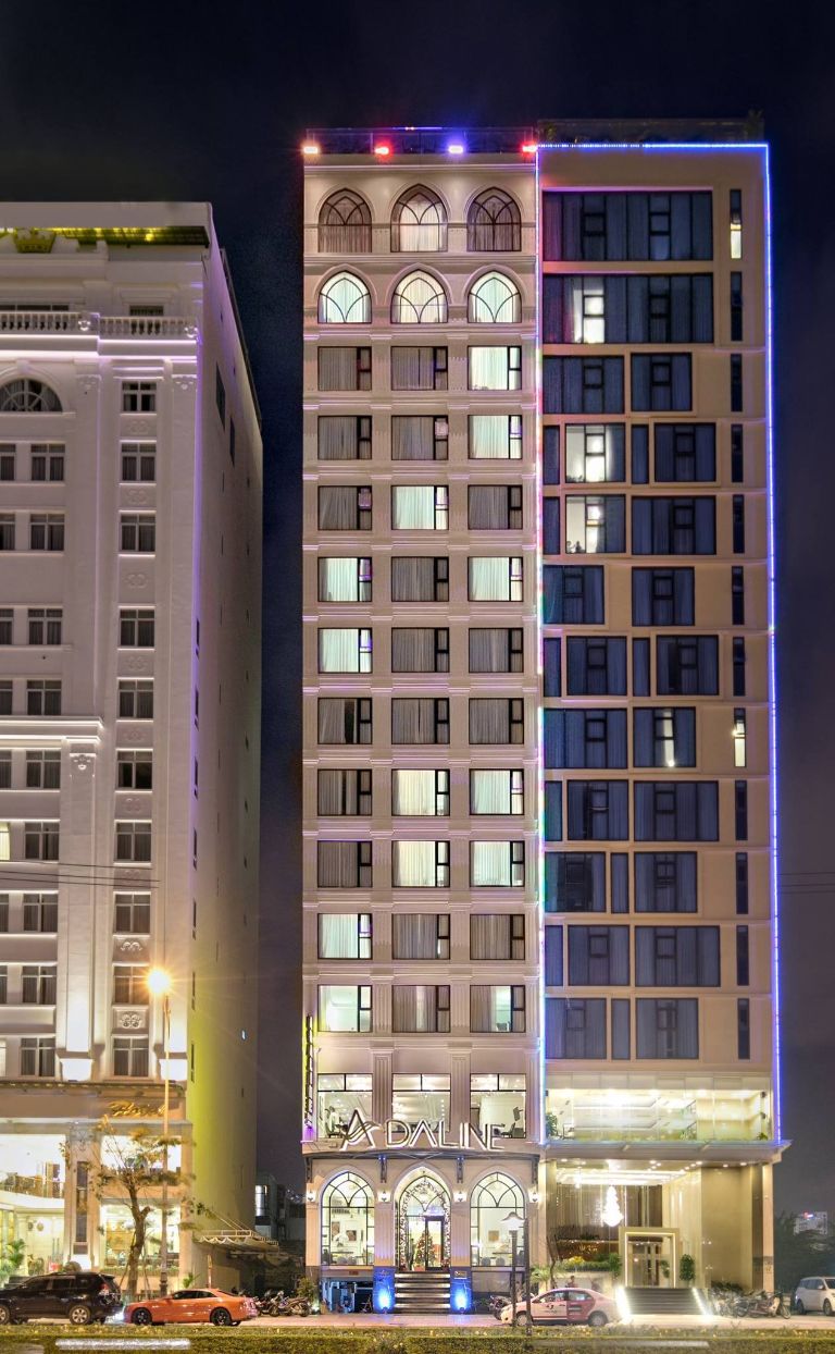 Khách sạn Adaline Đà Nẵng có độ cao 17 tầng với kiến trúc hiện đại. (nguồn: booking.com)