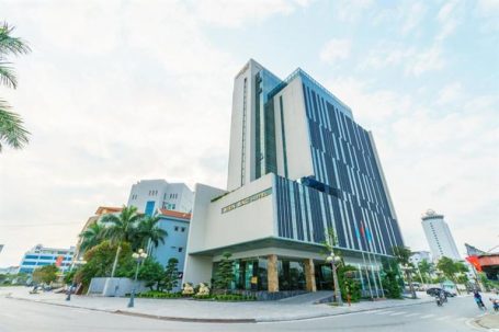 Khách sạn Biển Bắc Móng Cái là địa điểm lưu trú đẳng cấp 4 sao nằm ngay tại trung tâm thành phố cực tiện lợi.