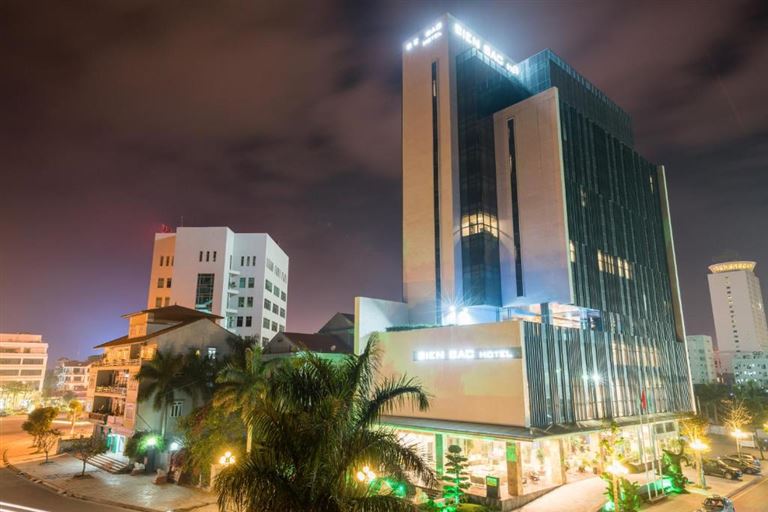 Khách sạn Biển Bắc Móng Cái là khách sạn Móng Cái sở hữu vị trí chất lượng, nằm ngay trung tâm thành phố và nhiều điểm tham quan du lịch. 