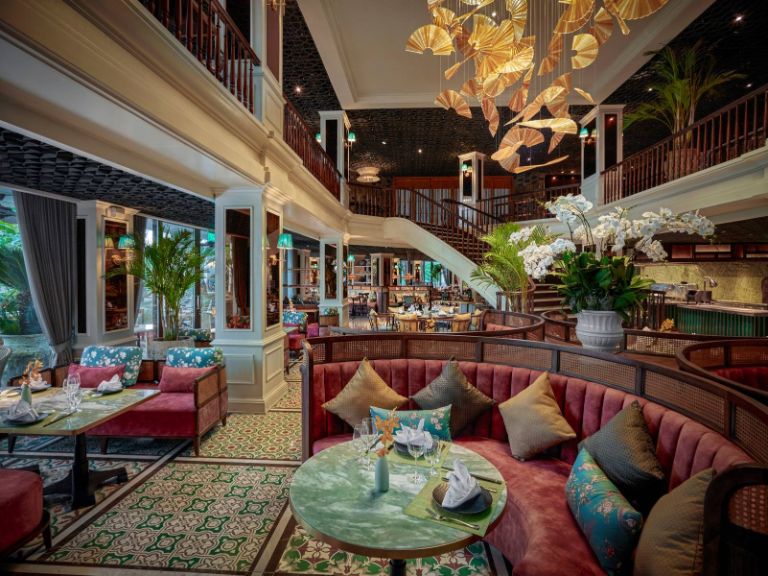 Hotel Pearl D'orient Cat Ba với khu nhà hàng đẳng cấp hoàng gia từ phong cách Indochine Kitchen đến Nhật Bản nhẹ nhàng.