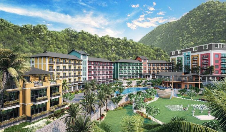 Cát Bà Island Hotel được thiết kế là những toà nhà liền kề nhau, được bao quanh là núi rừng mênh mông và biển thơ mộng.