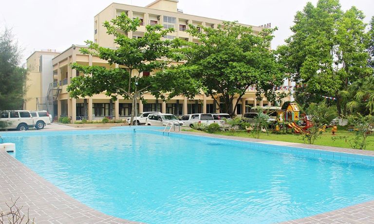 Khách sạn Hanvet Đồ Sơn sẽ làm cho kỳ nghỉ của bạn trở nên tuyệt vời hơn với 1 bể bơi lớn ngoài trời.