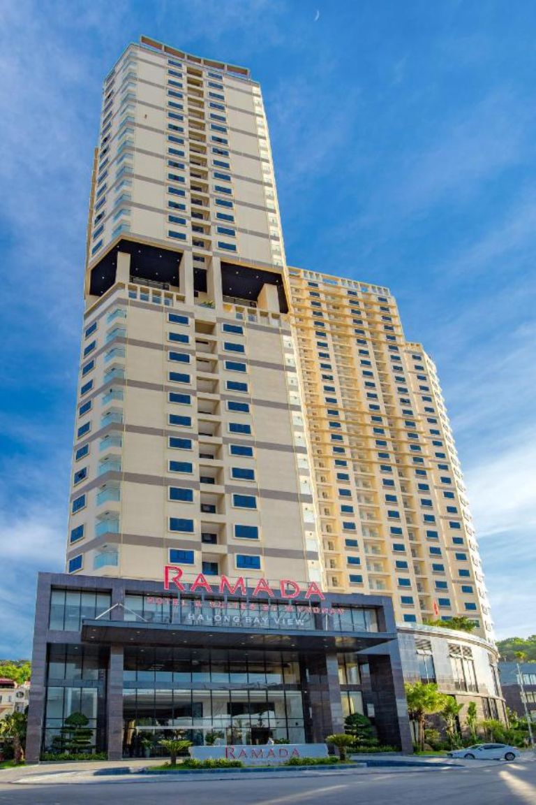 Ramada Hotel & Suites by Wyndham Halong Bay View mang tới thiết kế độc đáo và tinh tế.