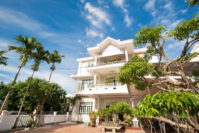 Top 3 khách sạn Lăng Cô nằm ngay sát biển với nhiều tiện ích phong phú. 