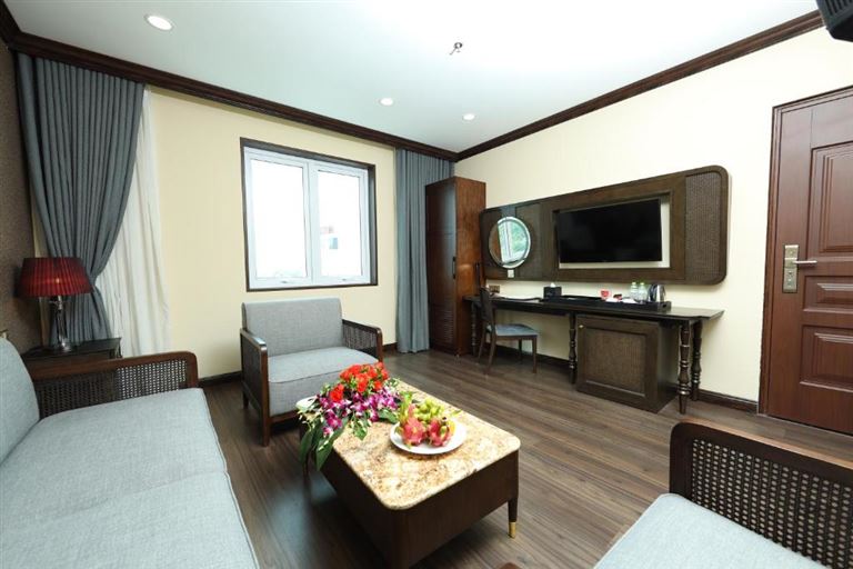 Khách sạn Legend Ninh Bình cung cấp hạng phòng Grand Suite đẳng cấp thượng lưu, trang bị nhiều thiết bị chuẩn 5 sao quốc tế. 