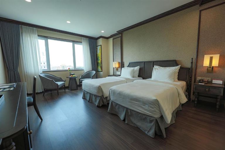 Hạng phòng cao cấp tại khách sạn Legend Ninh Bình - Junior Suite sẽ là không gian nghỉ dưỡng hoàn hảo cho nhóm bạn 4 - 5 người. 
