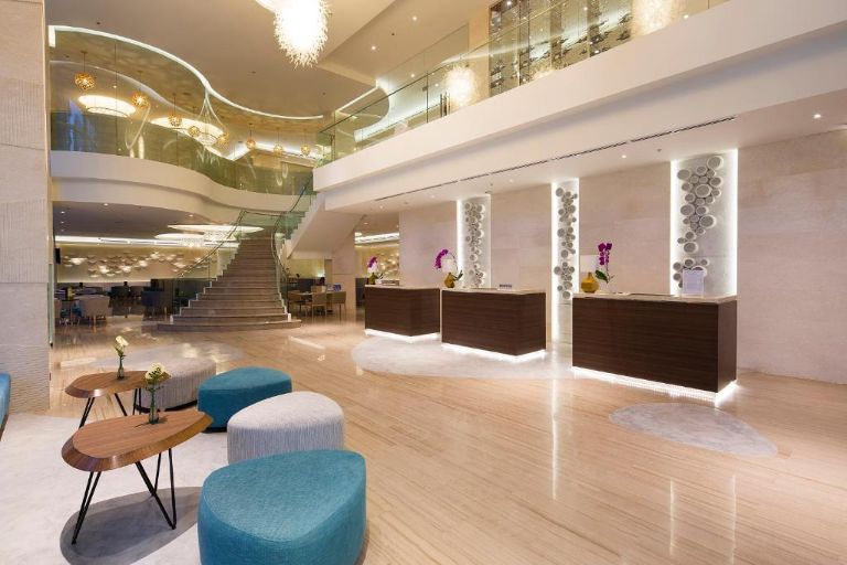 Khách sạn Liberty Nha Trang sở hữu 20 tầng, với lối kiến trúc mang giá trị bản địa đặc trưng và được bao quanh bởi hệ thống kính.