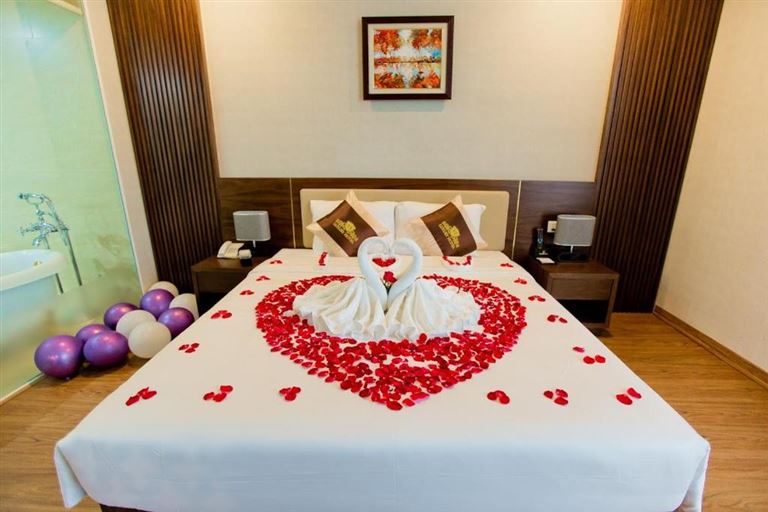 Hạng phòng Deluxe Double là không gian lãng mạn, ấm cúng dành cho các cặp đôi hoặc gia đình nhỏ lưu trú. 