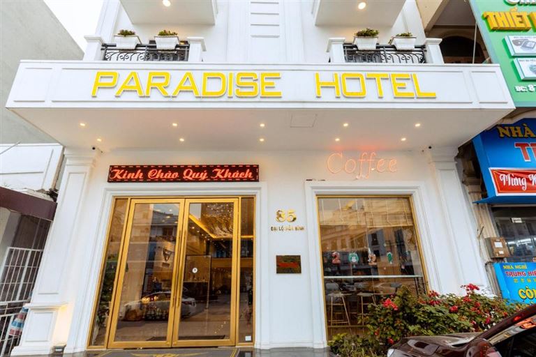 Khách sạn Móng Cái 3 sao - Paradise Hotel tọa lạc ở vị trí trung tâm thành phố Móng Cái, gần nhiều địa điểm du lịch nổi tiếng
