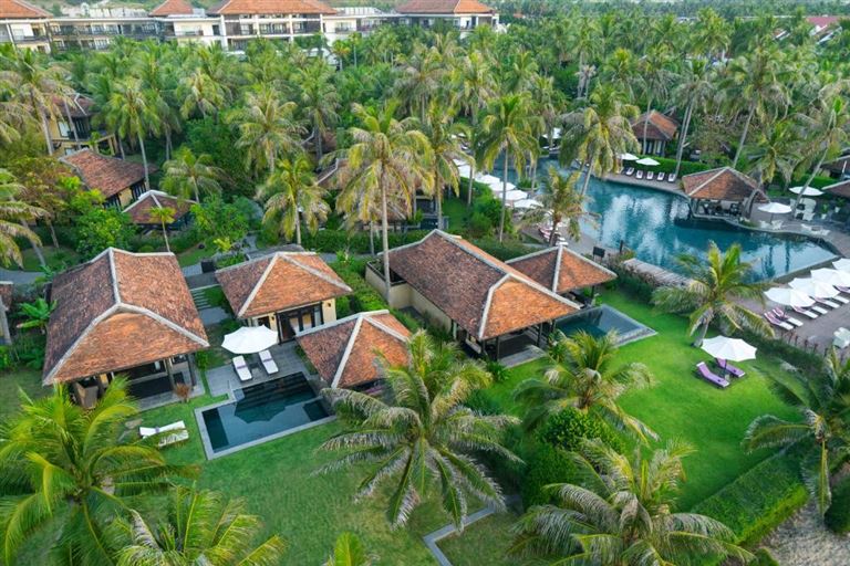 Khách sạn Mũi Né 5 sao - Anantara Mui Ne được coi là thiên đường nghỉ mát với không gian xanh bao bọc xung quanh. 