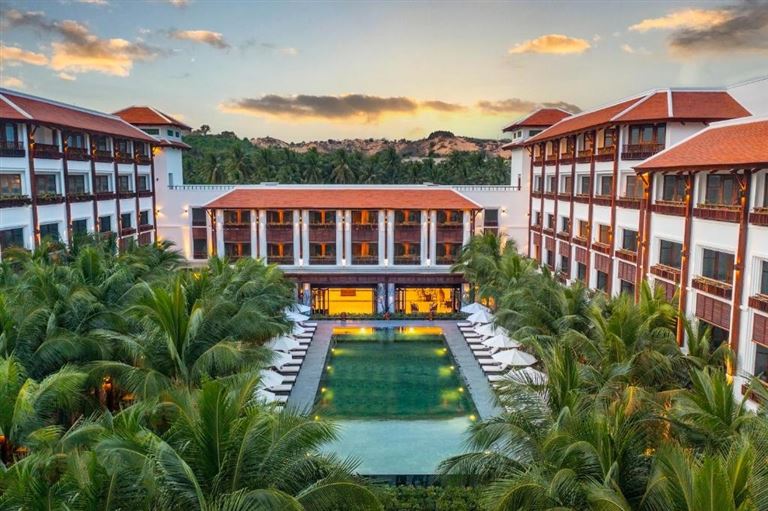 Khách sạn Mũi Né 5 sao - The Anam Mui Ne là điểm nghỉ dưỡng mới ra mắt, có vị trí đắc địa bên bờ biển và gần nhiều khu vui chơi. 