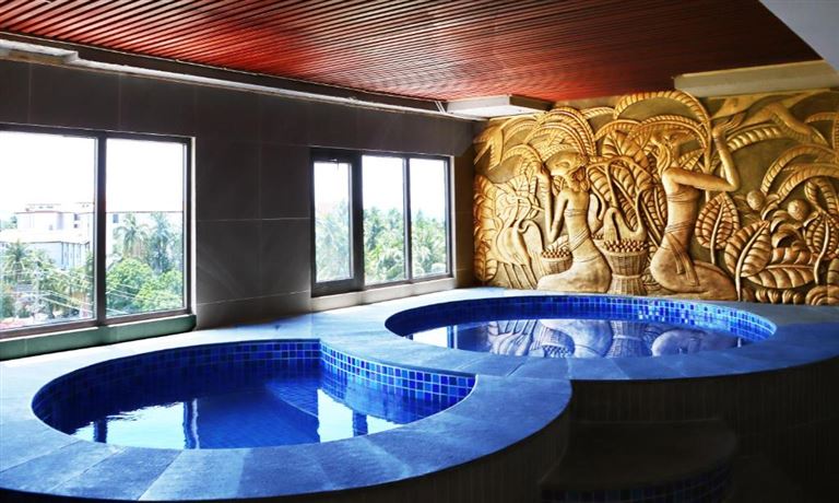 Khách sạn sở hữu hệ thống bể bơi siêu chill phục vụ nhu cầu sống ảo và thư giãn của khách hàng. 