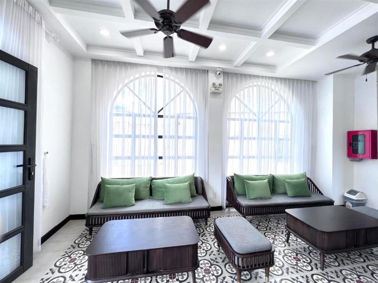 Khách sạn Wanderlust Hotel mang phong cách thiết kế Indochina tân cổ điển sang trọng, lịch thiệp. 