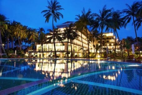 Khách sạn Mường Thanh Mũi Né được xây dựng tại vị trí đắc địa ngay trung tâm, gần nhiều điểm tham quan du lịch.