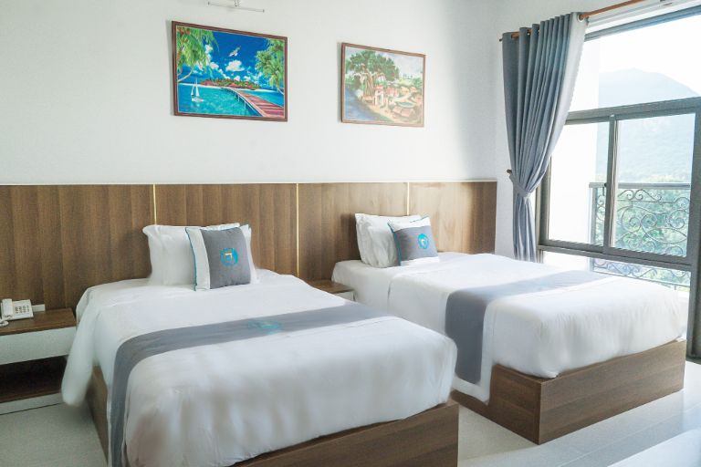 Phòng 2 giường đơn tại Khách Sạn Nam Hải Côn Đảo được thiết kế để đảm bảo du khách có trải nghiệm lưu trú thoải mái và tiện lợi.