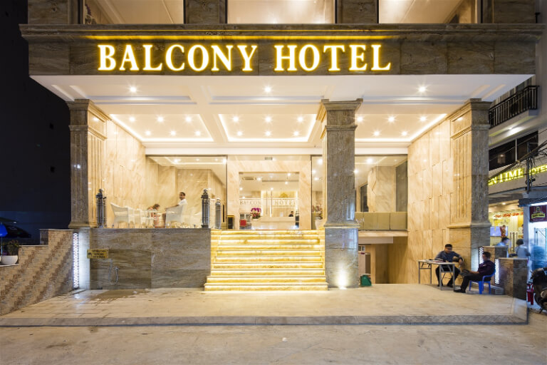 Khách sạn Balcony Nha Trang là khách sạn 3 sao tọa lạc trên con đường vàng Trần Phú và hiện đang sở hữu 116 phòng nghỉ. (nguồn: booking.com)Khách sạn Balcony Nha Trang là khách sạn 3 sao tọa lạc trên con đường vàng Trần Phú và hiện đang sở hữu 116 phòng nghỉ. 
