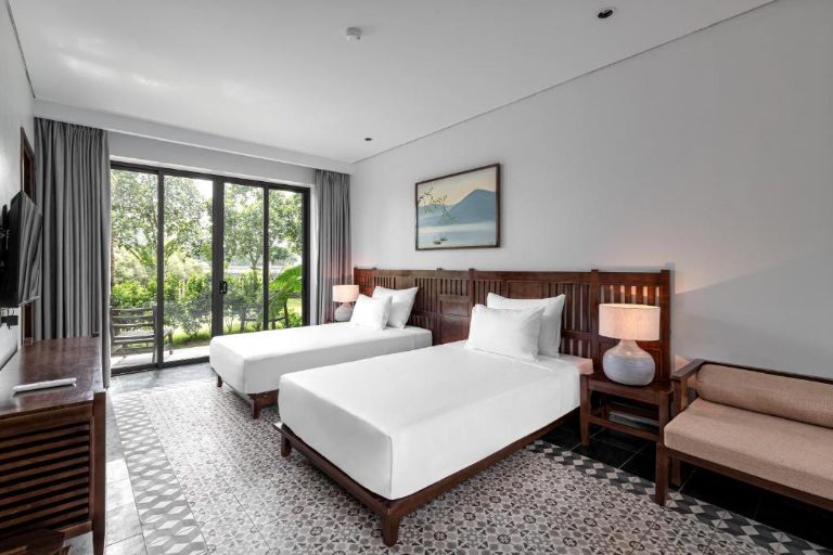 Các phòng nghỉ được thiết kế theo phong cách Indochine với 100% nội thất bằng gỗ cao cấp (nguồn: Booking.com).