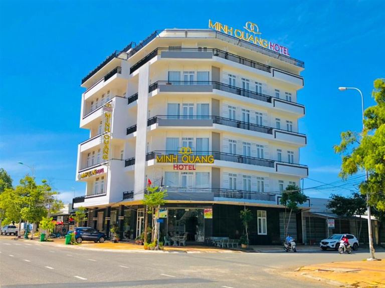 Khách sạn Minh Quang là khách sạn chất lượng chuẩn 2 sao có vị trí gần các bãi biển Phan Rang, Bình Sơn dưới 1km. 