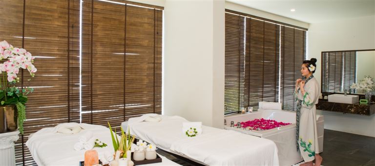 Du khách sẽ được tận hưởng những liệu pháp spa chuyên nghiệp, đặc biệt là liệu pháp trị liệu bằng muối hồng Hymalaya. 