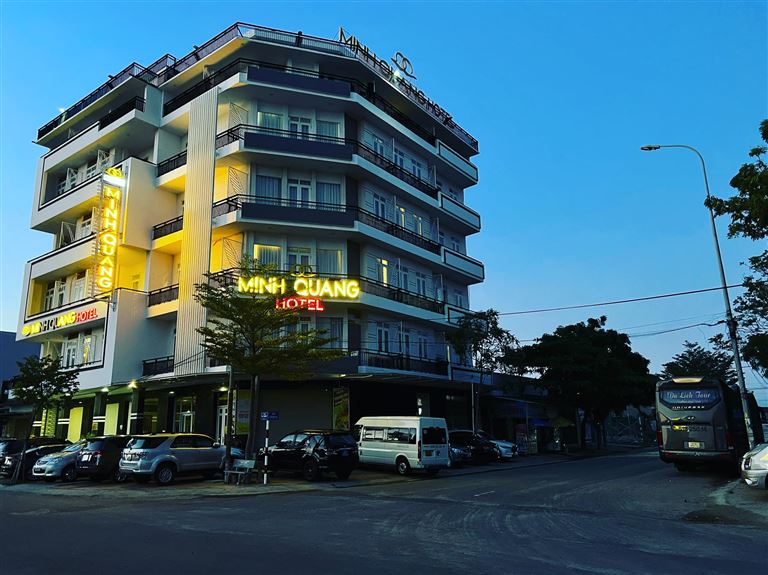 Khách sạn Minh Quang là một trong những khách sạn Ninh Thuận gần biển và gần trung tâm rất thuận tiện. 