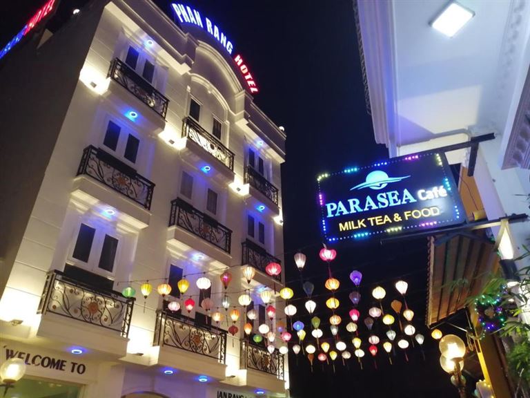 Khách sạn Phan Rang Hotel là khách sạn Ninh Thuận 2 sao được khách hàng đánh giá cao về chất lượng dịch vụ. 
