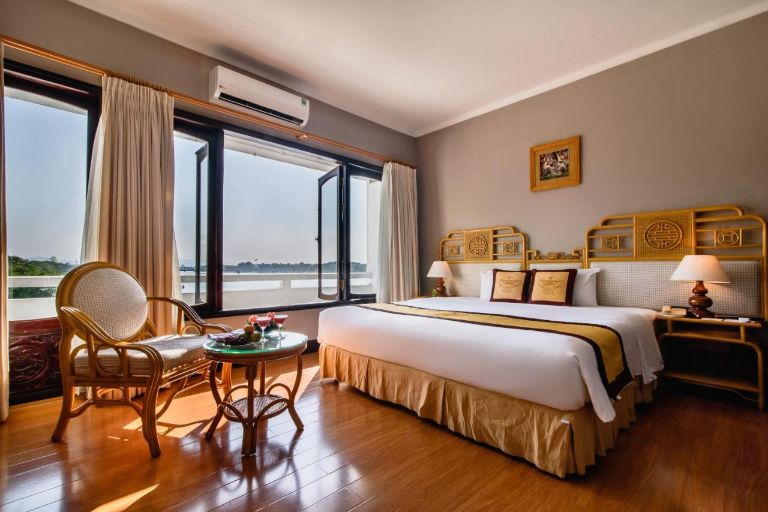 Các phòng nghỉ tại Huong Giang Hotel & Spa thường được trang bị nội thất chất lượng cao và đồ đạc tiện nghi đầy đủ.
