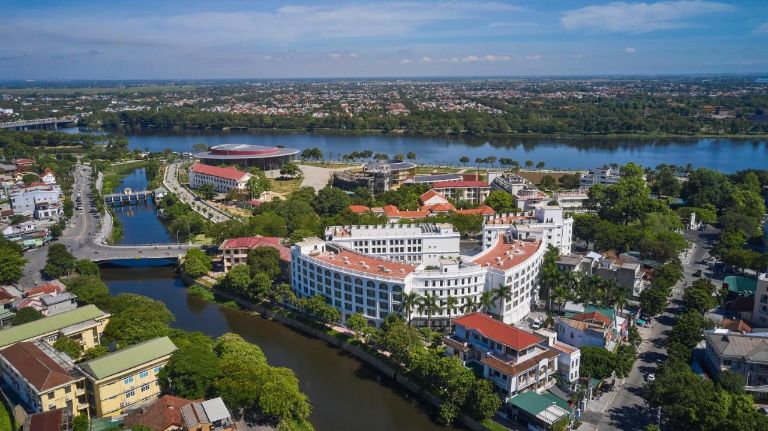 Top 10 khách sạn ở Huế gần trung tâm, phù hợp cho mọi chuyến nghỉ dưỡng tại vùng đất cố đô. 