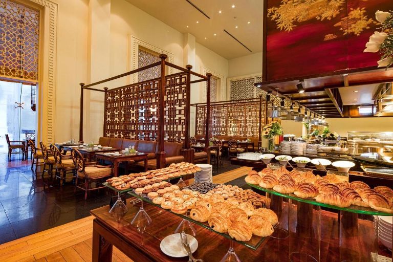 Nhà hàng được xây dựng ở tầng 1 của khách sạn ở Huế gần trung tâm - Indochine Palace. 