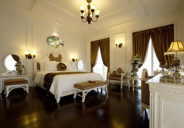 Phòng nghỉ hoàng gia được phân chia thành nhiều phân hạng đa dạng cho du khách thoải mái lựa chọn. 