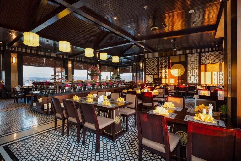 Thanh Lich Royal Boutique Hotel có các nhà hàng và quầy bar phục vụ các món ăn ngon và đồ uống phong phú.