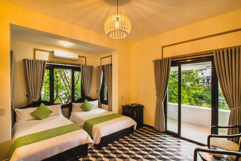 Các phòng nghỉ tại khách sạn ở Huế giá rẻ này được thiết kế với phong cách truyền thống và tiện nghi đầy đủ. 