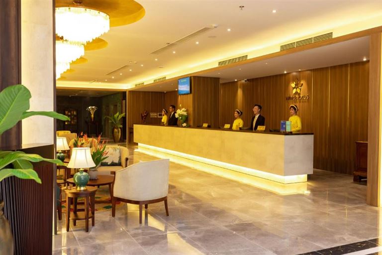Khách sạn White Lotus Hue Hotel được thiết kế độc đáo với phong cách hiện đại và cổ điển kết hợp hài hòa. 