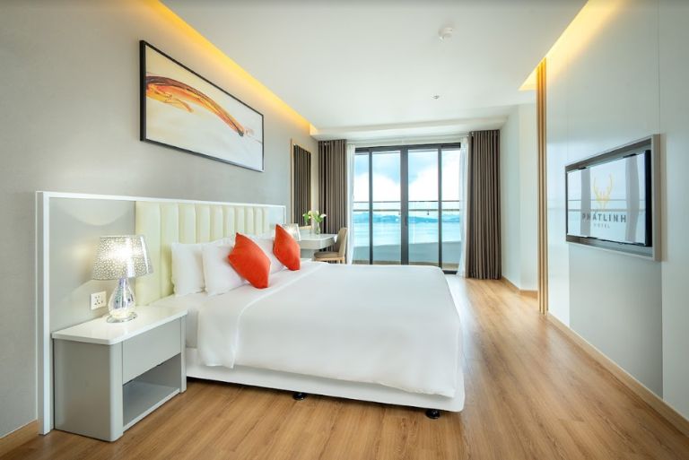 Phòng Suite Ocean View mang đến một không gian riêng tư với phòng khách và phòng ngủ riêng trong diện tích lớn 67m2. 