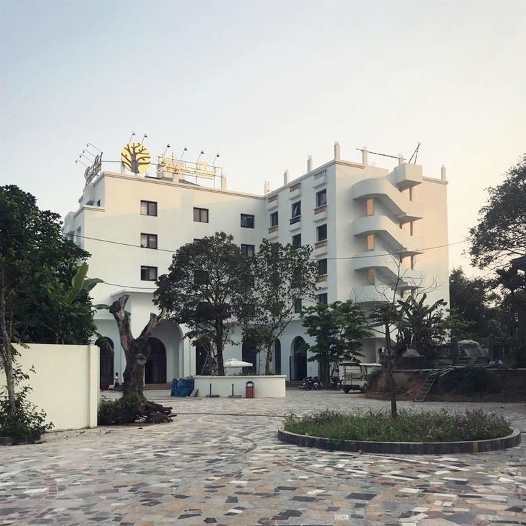 Khách sạn Grand Pearl Minh Châu Quan Lạn là một khách sạn Quan Lạn nằm ngay sát biển mang đến tầm view hướng biển cực chill. 