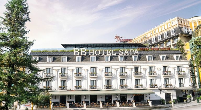 Khách sạn B&amp;B Sapa với lối thiết kế Pháp tân cổ điển, mang lối thiết kế xa hoa,lịch lãm với ba tông màu chủ đạo: trắng, cam và đen.